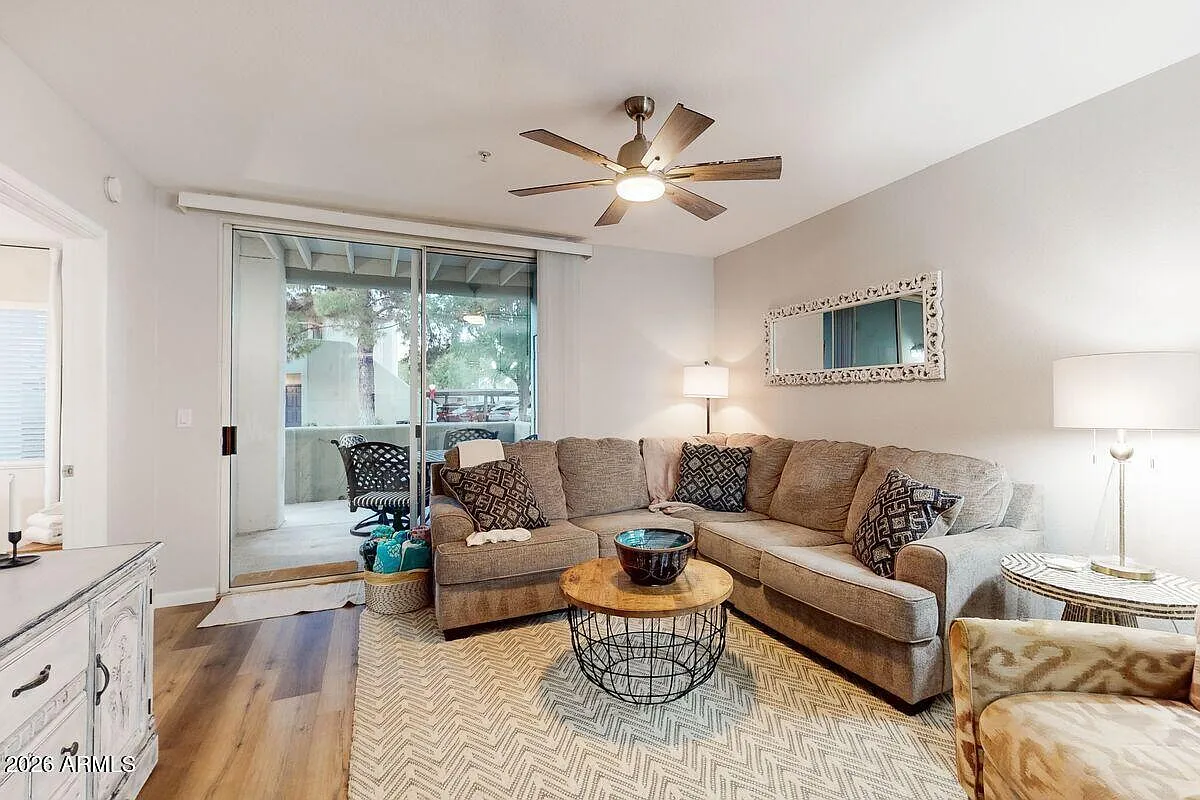 2 bed, 2.0 bath, 897 sqft, $2,500 — Photo 1