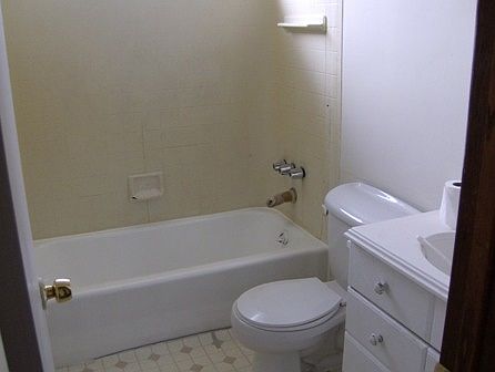 2nd Bath with tub/shower