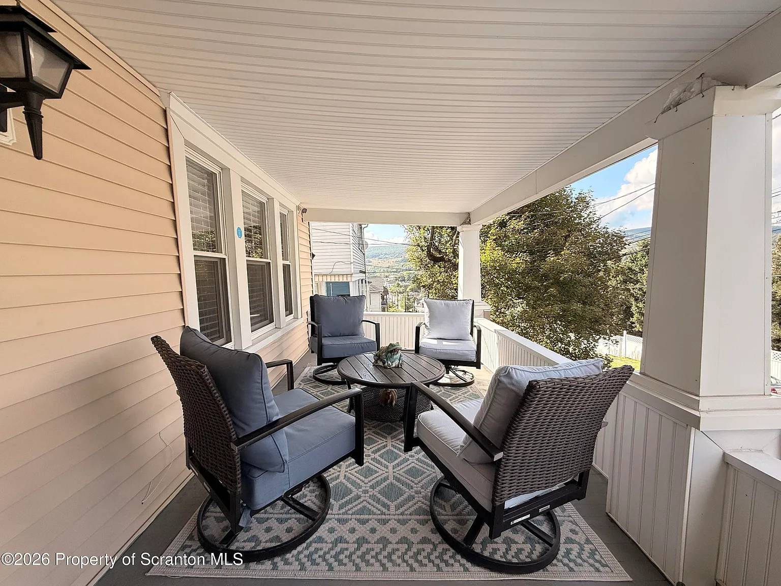 3 bed, 1.5 bath, 1083 sqft, $1,650 — Photo 3