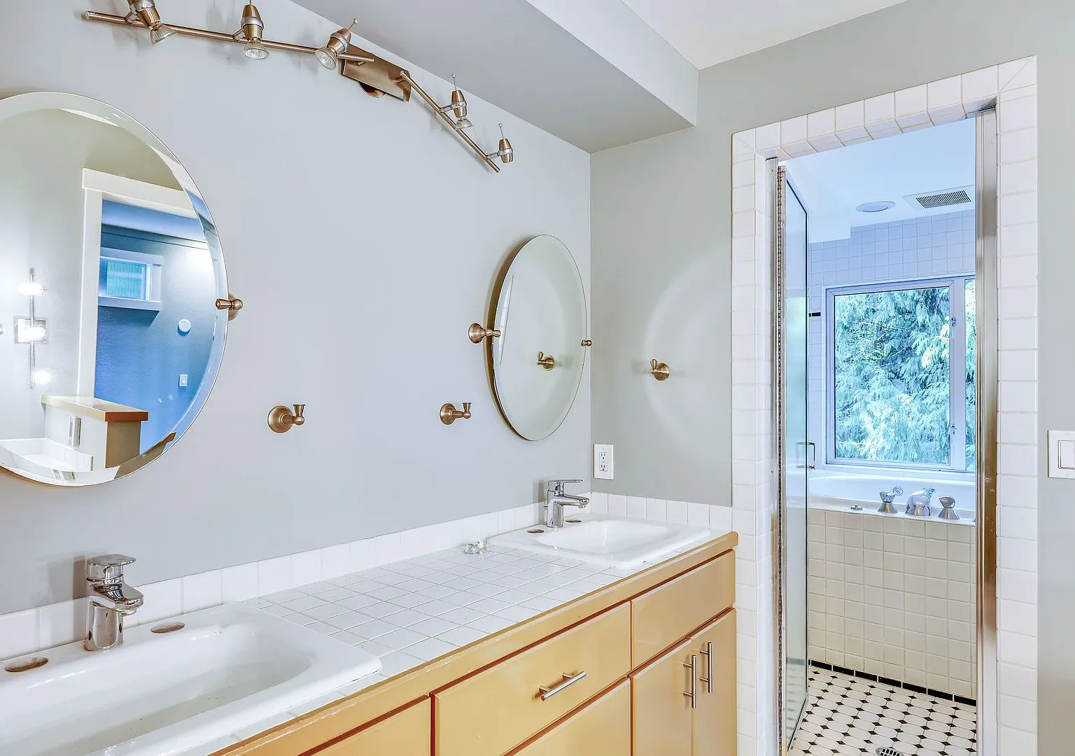Beautiful Private Home — Photo 2