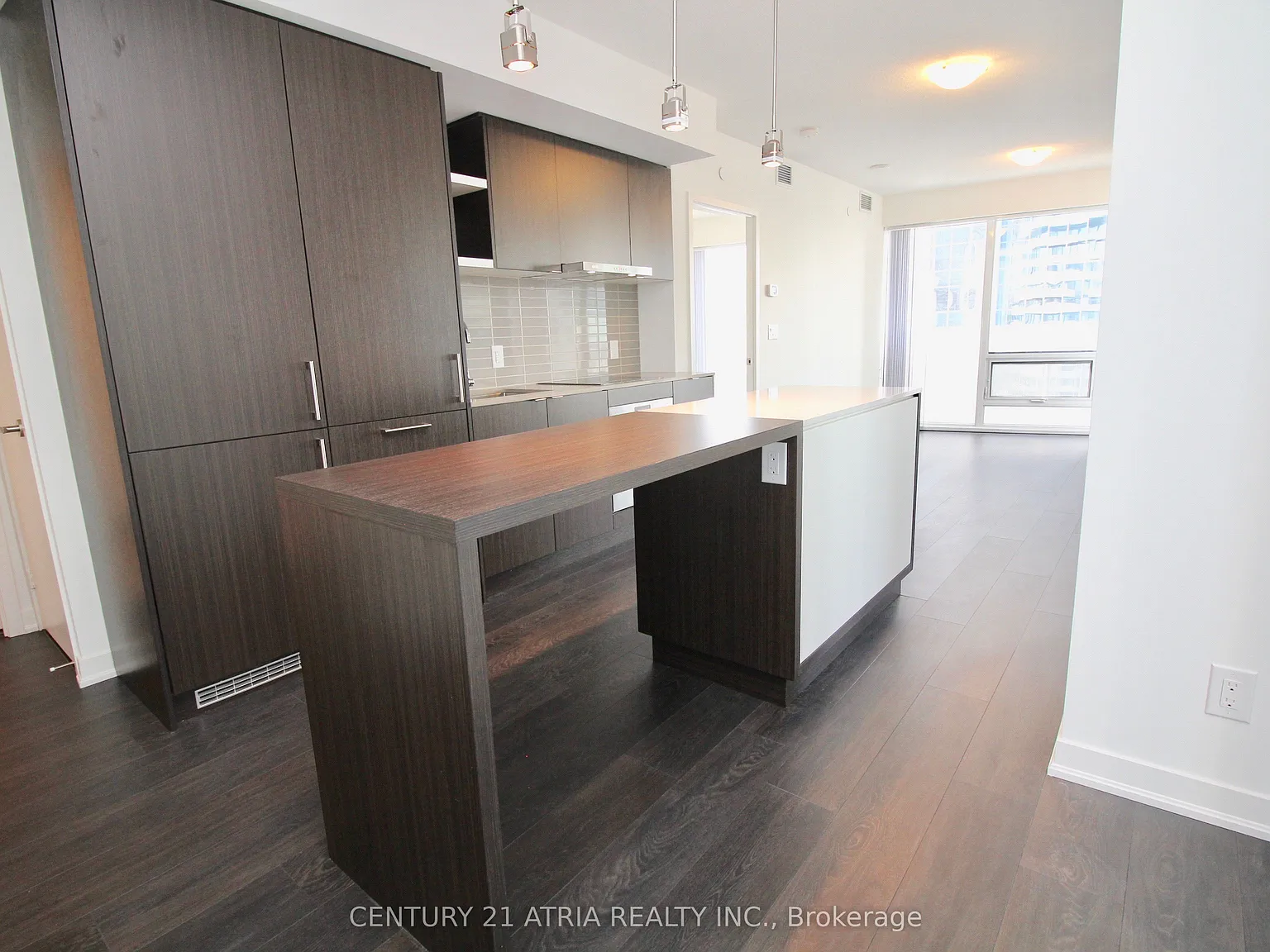 100 Harbour St — Photo 2