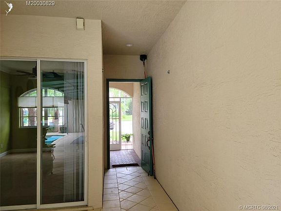 4th image of 724 SW San Salvador Cv