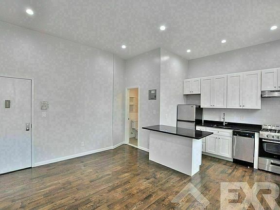 3rd image of 258 Halsey St #1L