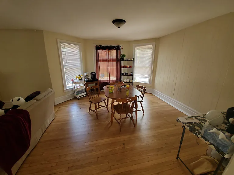 113 E Oakland Ave — Photo 3
