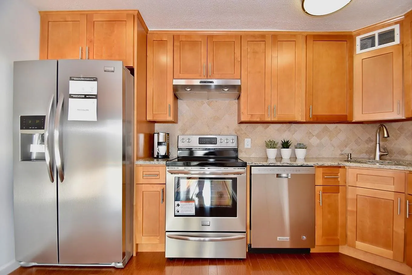 1 bed, 632 sqft, $2,100 — Photo 2