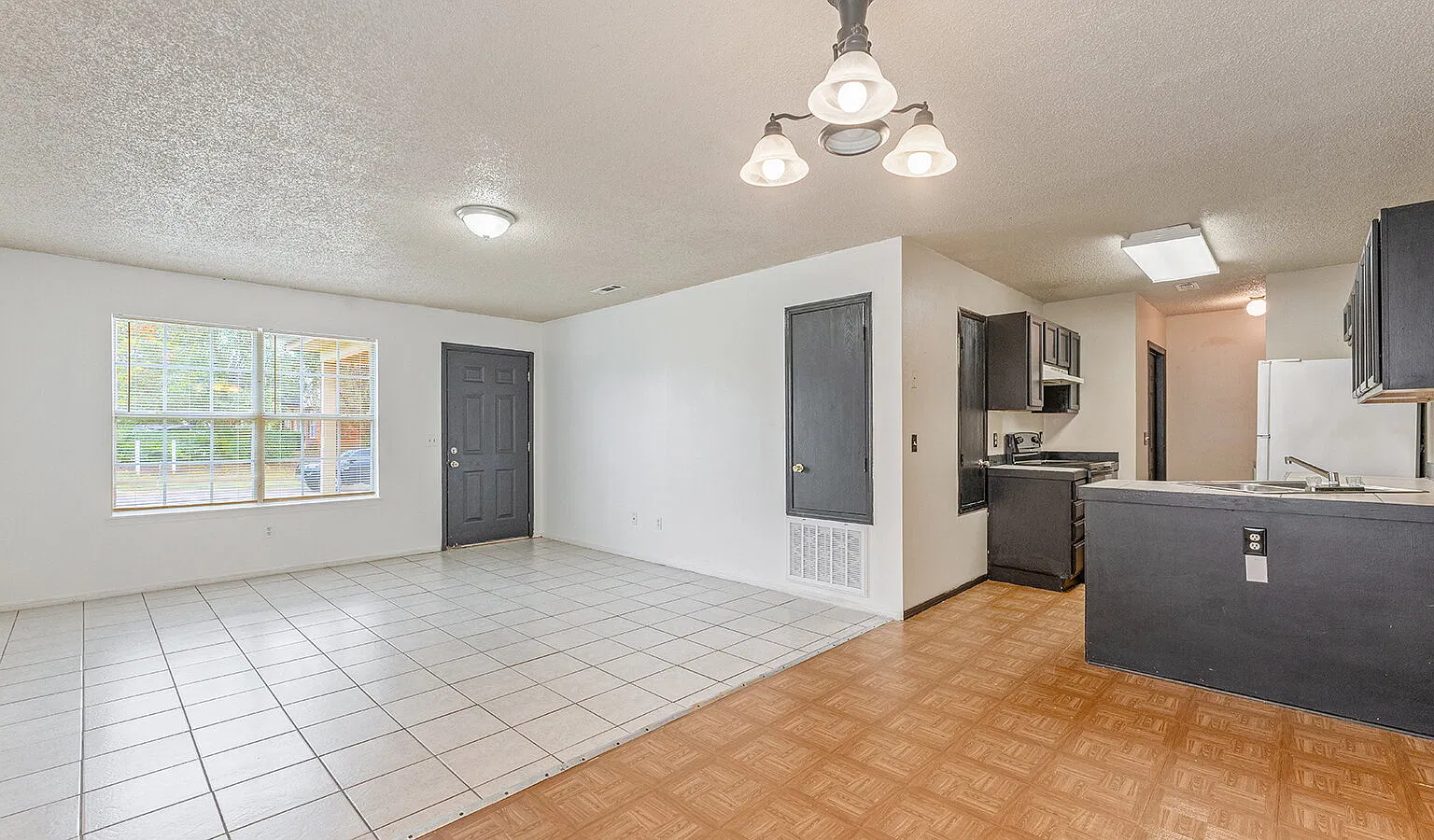 3 bed, 2.0 bath, 1144 sqft, $1,140 — Photo 3