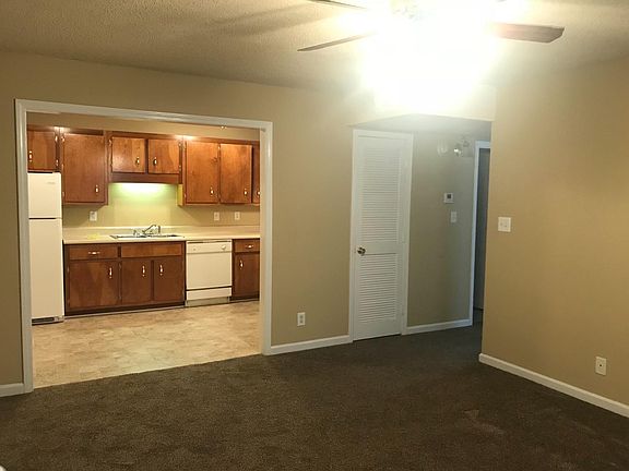 2nd image of 423 Alma Ln APT E