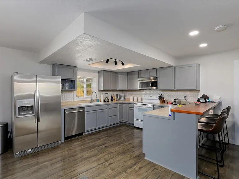 2265 Malahini Dr — Photo 3