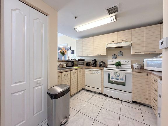 4th image of 2217 NW 7th Street #901