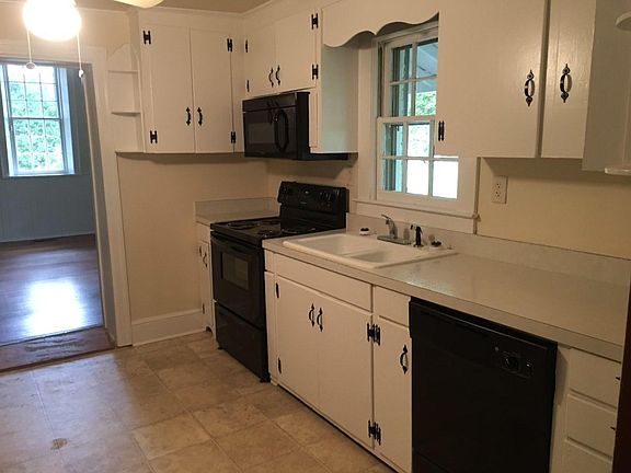 2nd image of 124 Park Forest Ln