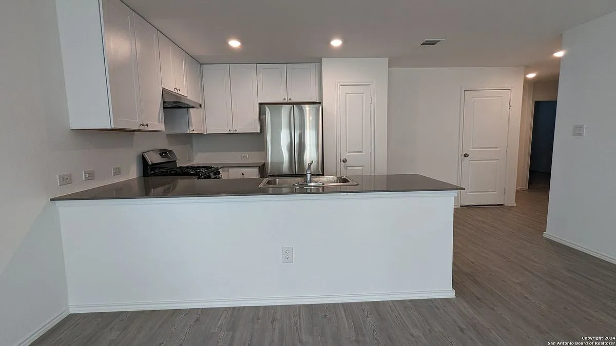 3 bed, 2.0 bath, 1474 sqft, $1,749 — Photo 4