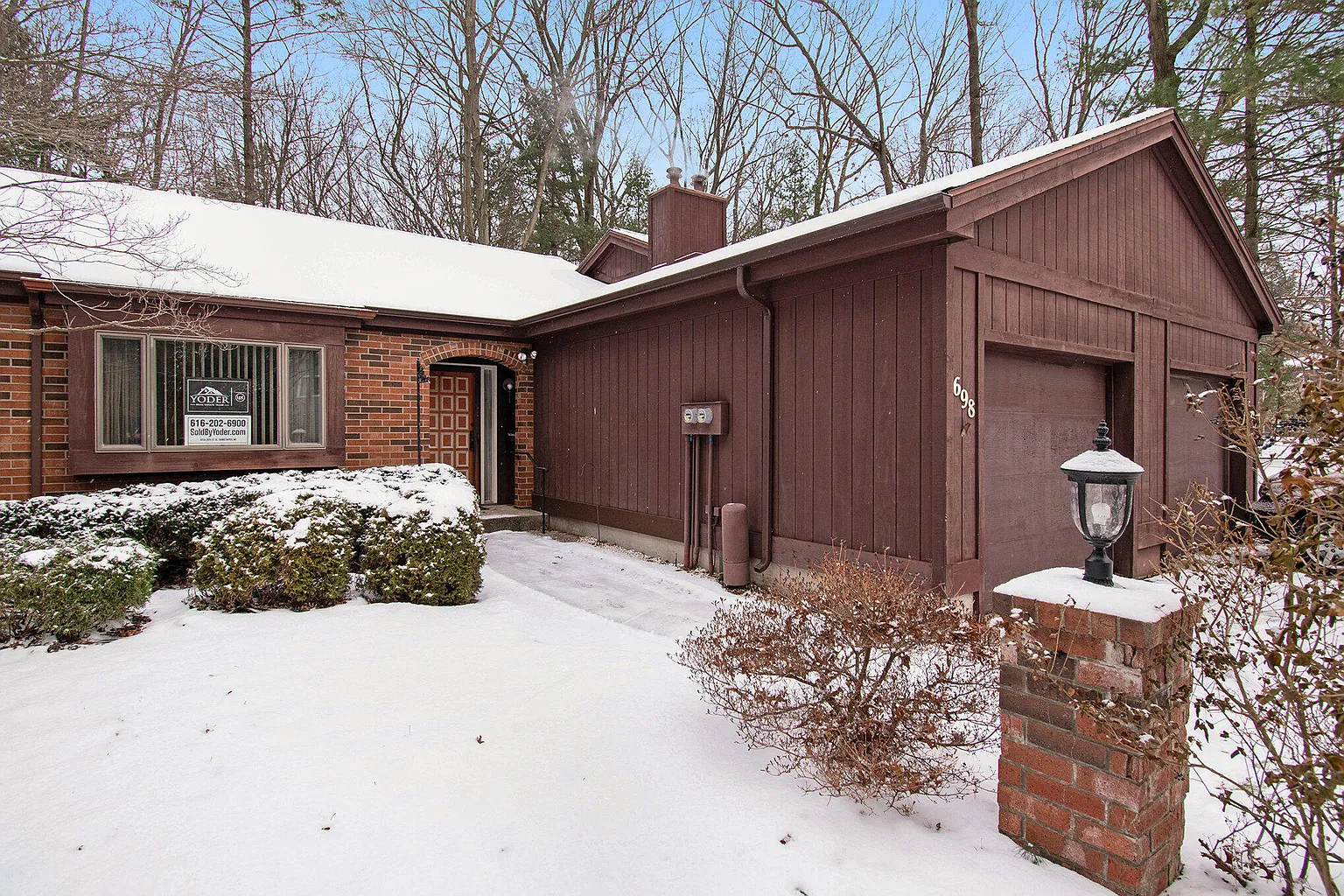 698 Pineway Dr photo 1