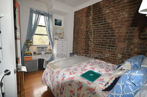 Rented by Universal Realty Group | media 19