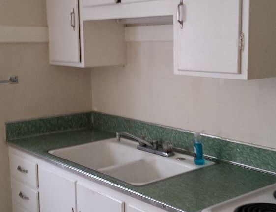 2nd image of 100 W Grattan St