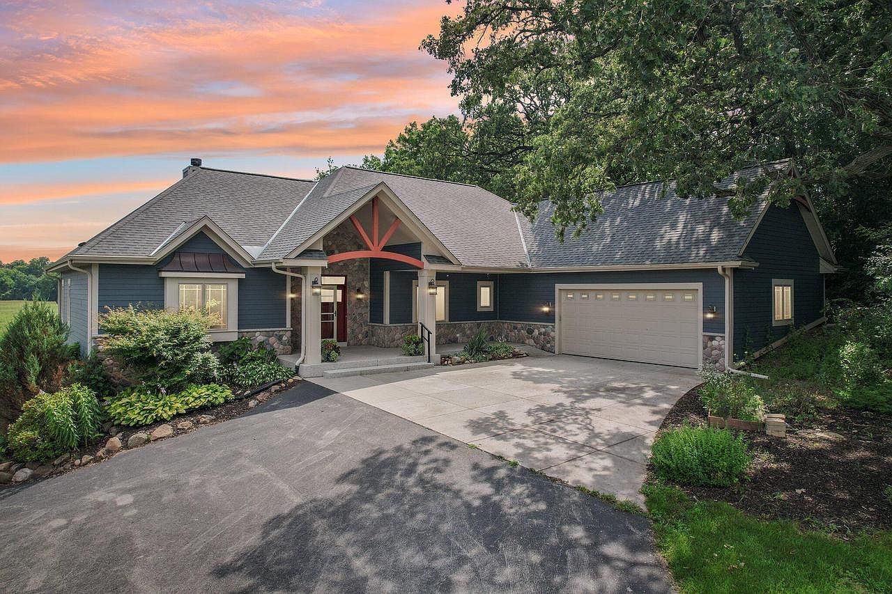 761 County Road ZZ, North Prairie, WI 53153 | MLS #1928186