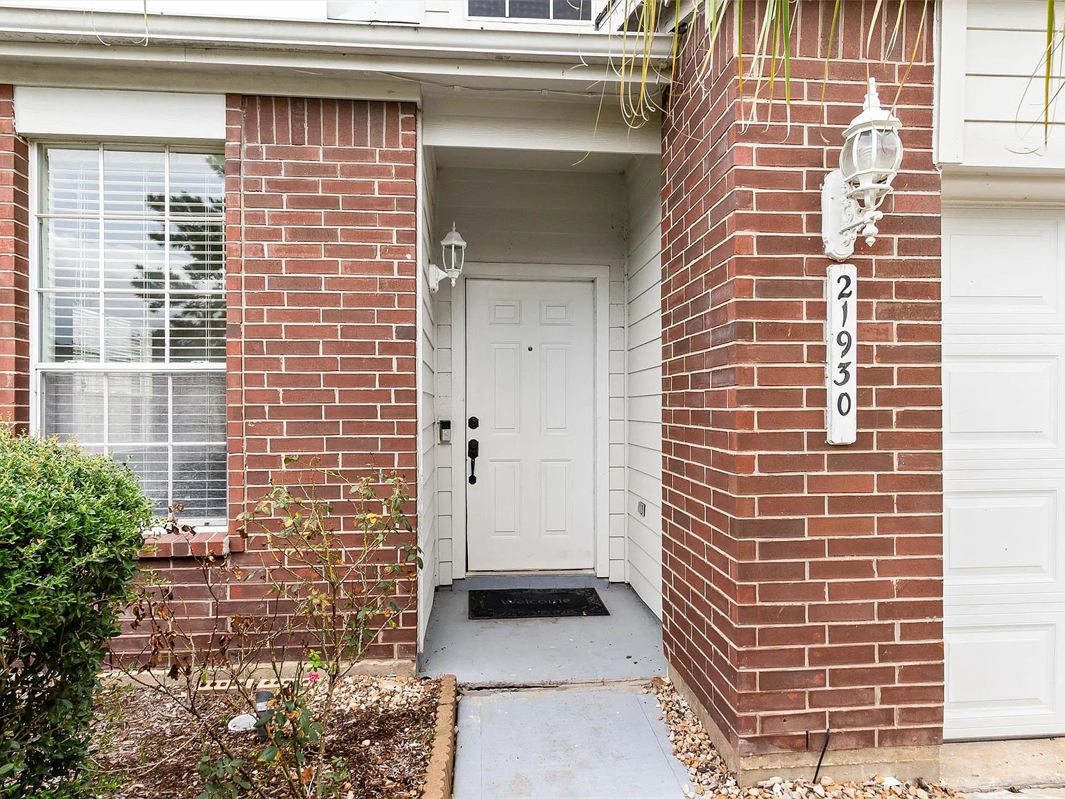 4 bed, 2.5 bath, 2690 sqft, $2,500 — Photo 3