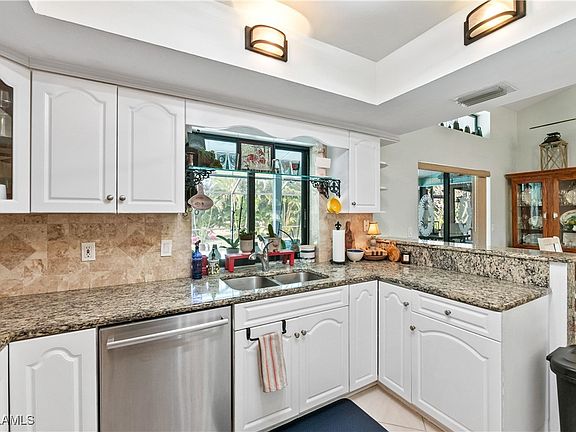 4th image of 4532 SW 14th Pl