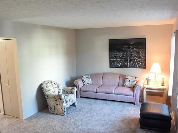 3rd image of 1459 Munroe Falls Ave