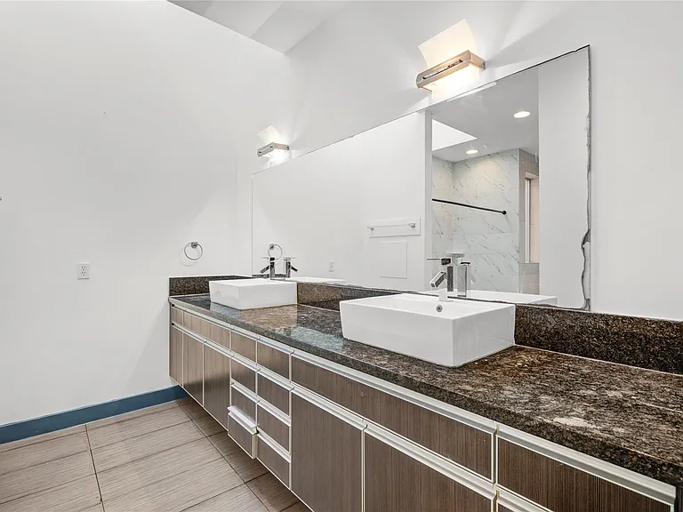 3910 Austin St — Photo 24