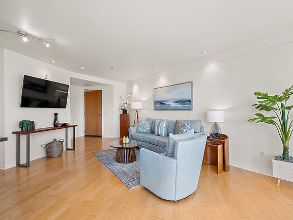 2nd image of 1608 India St Unit 501