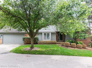 37524 Burton Ct, Farmington, MI 48331