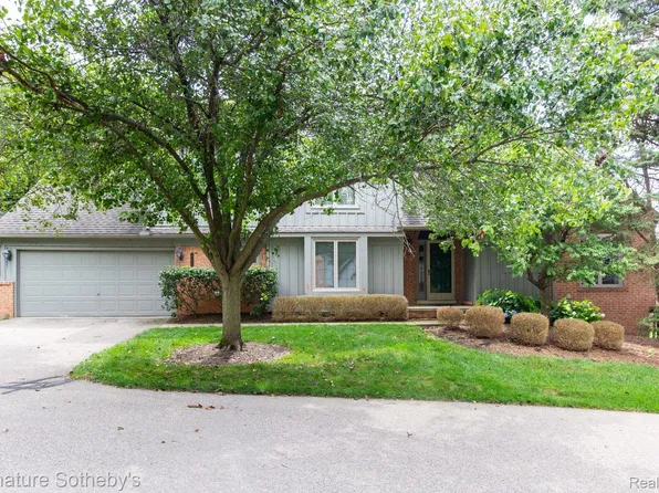 37524 Burton Ct, Farmington, MI 48331