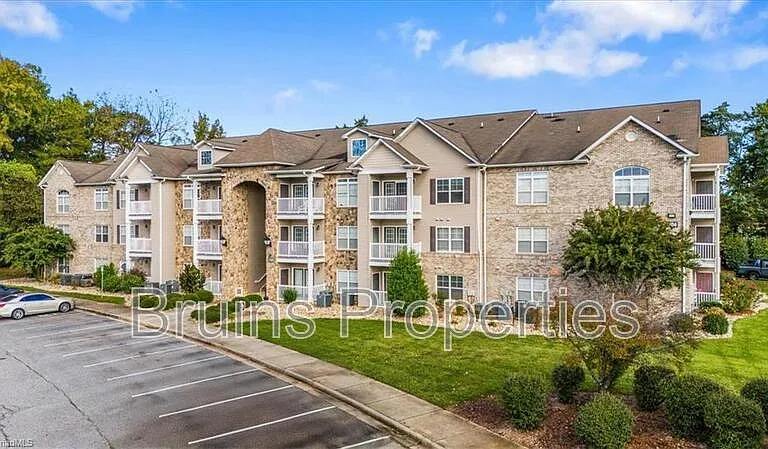 7104 W Friendly Ave #310 — Photo 2