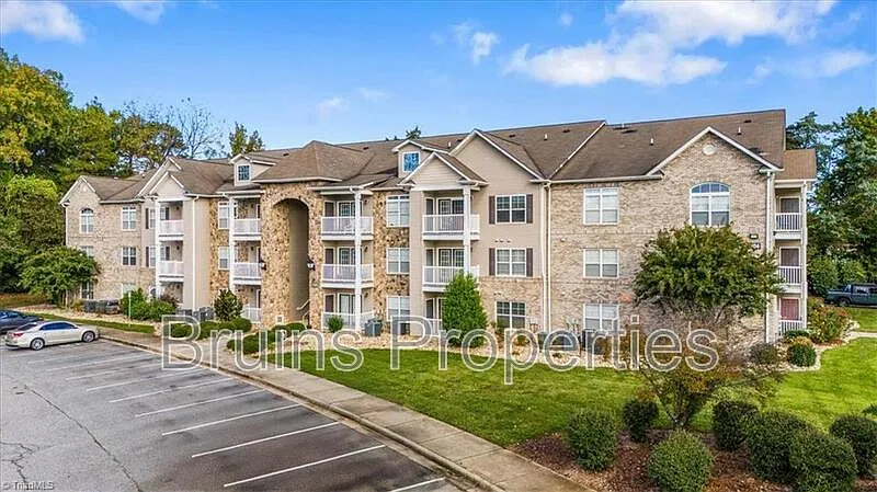 Building Photo - 7104 W Friendly Ave #310