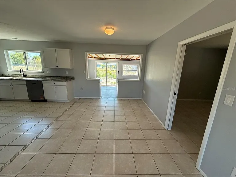 3236 Montclair Cir — Photo 10