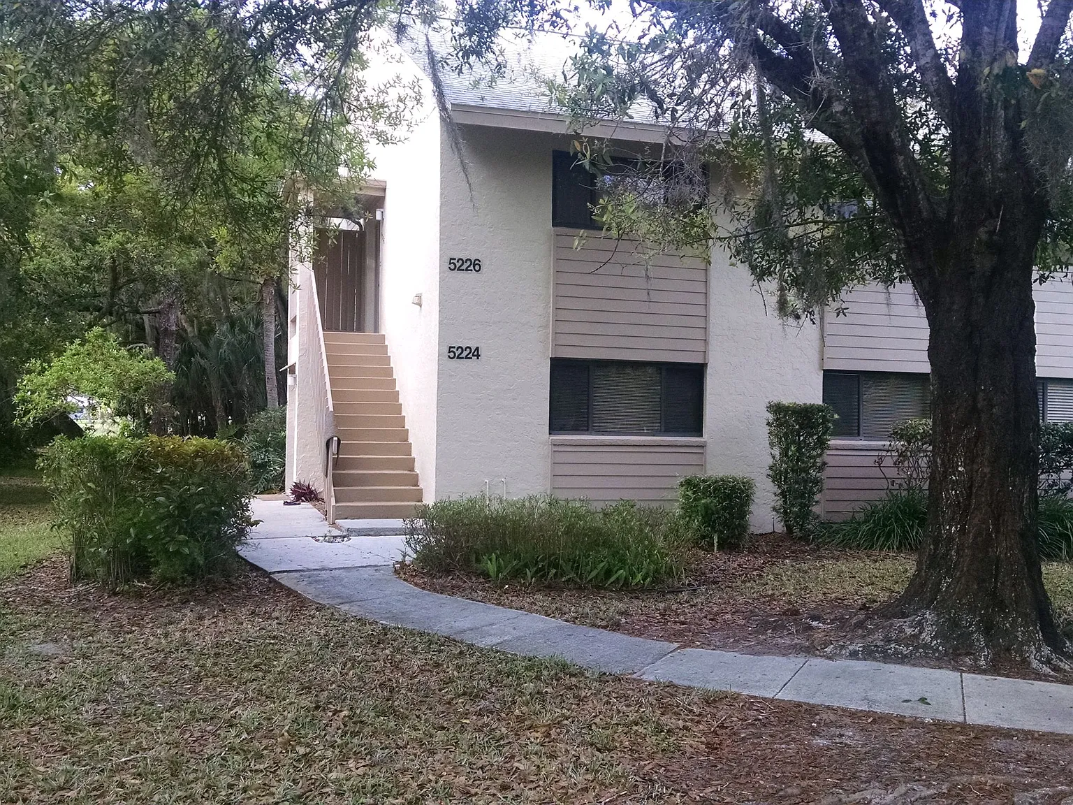 2 bed, 1054 sqft, $1,600 — Photo 3