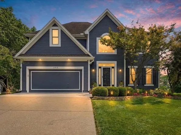 232 SW Winterpark Cir, Lees Summit, MO 64081