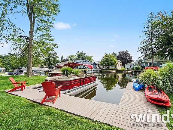 2nd image of 4971 Shoreview Dr