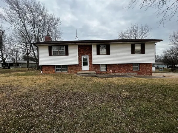 137 NE 1261st Rd, Knob Noster, MO 65336