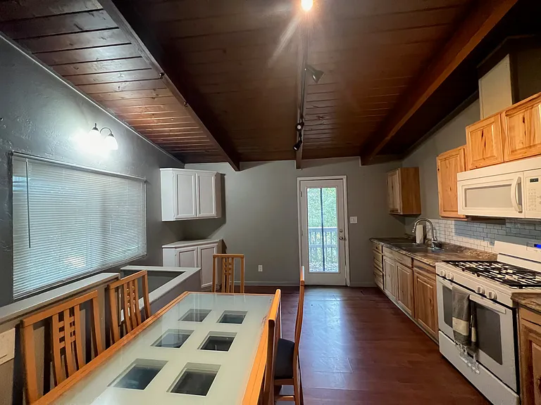 2527 Spring Dr — Photo 7