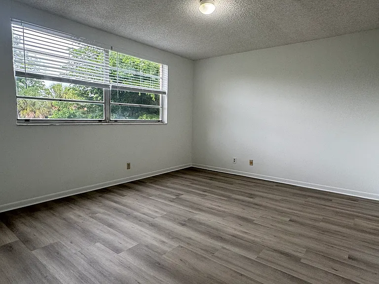 3900 NW 76th Ave #108 — Photo 4