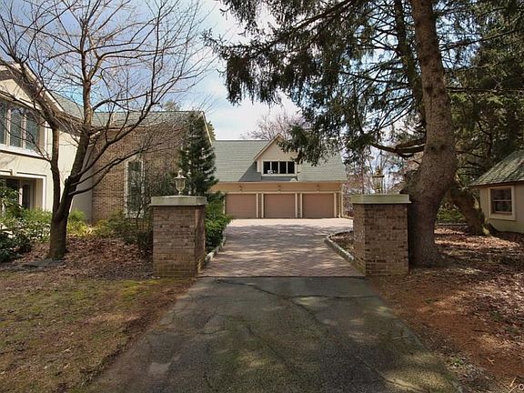 2nd image of 6 Concord Dr