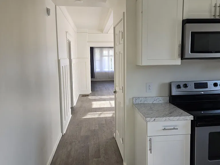 927 W Mercury St — Photo 8
