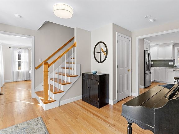 3rd image of 4 Davis Ln