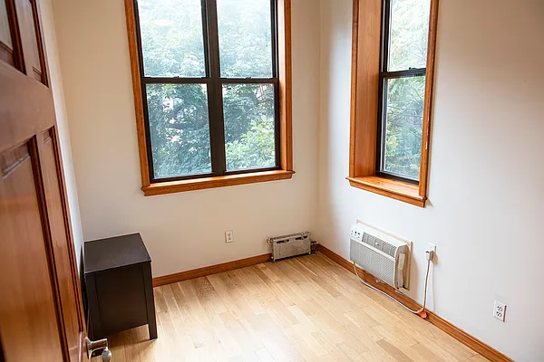 Rented by Easy Rental LLC | media 60