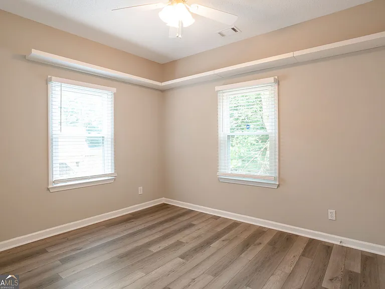 979 Hill St SE — Photo 12