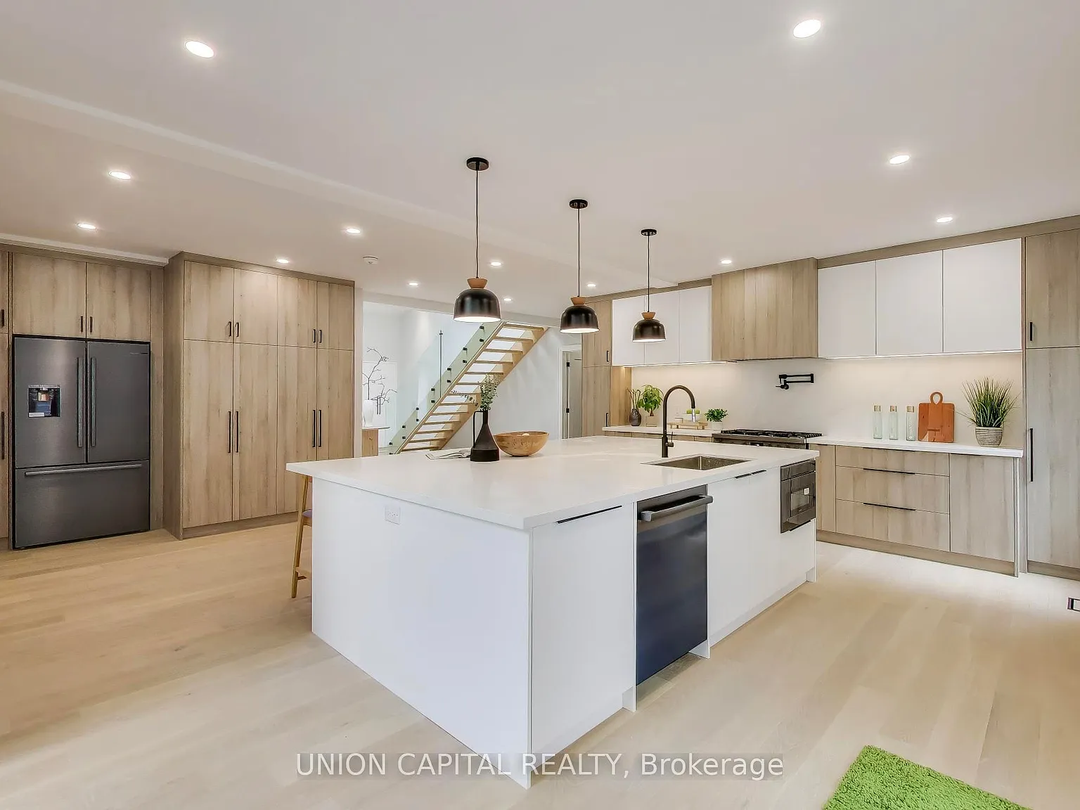 6 bed, $7,300 — Photo 2