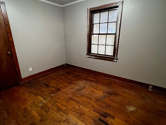 2nd image of 142 Longfellow Ave Unit B