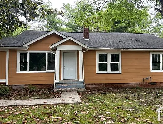 4 bed, $2,300 — Photo 1