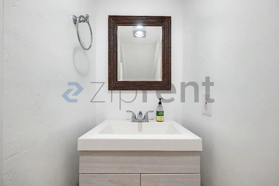 3 bed, 2.5 bath, 1250 sqft, $4,195 — Photo 4