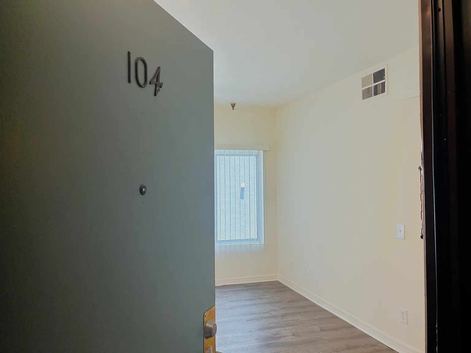 1 bed, 650 sqft, $1,800 — Photo 2