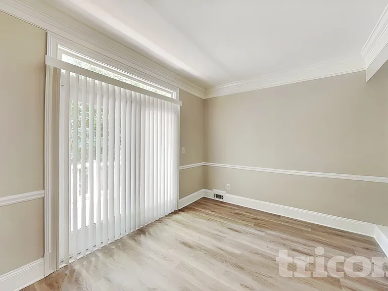 1040 Huntcliff — Photo 19