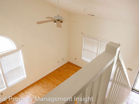 5th image of 310 Silver Leaf Dr