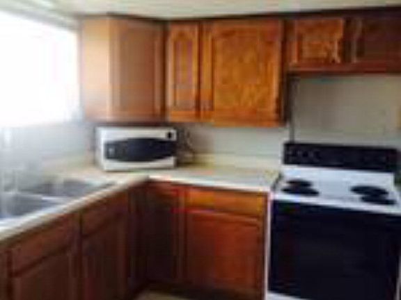 3rd image of 266 Bellevue Ln