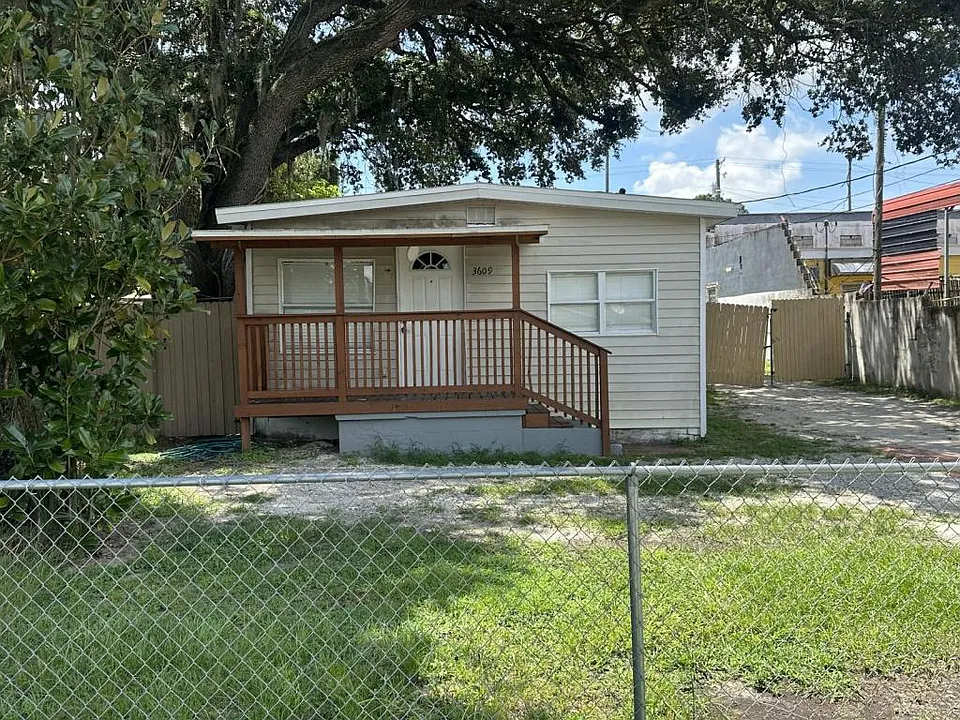 3609 E Mohawk Ave
