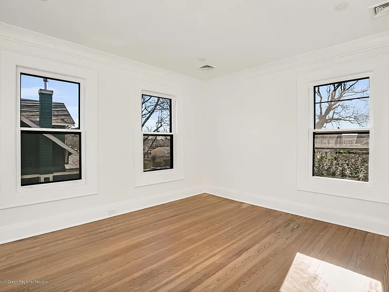 23 Lincoln Ave — Photo 16